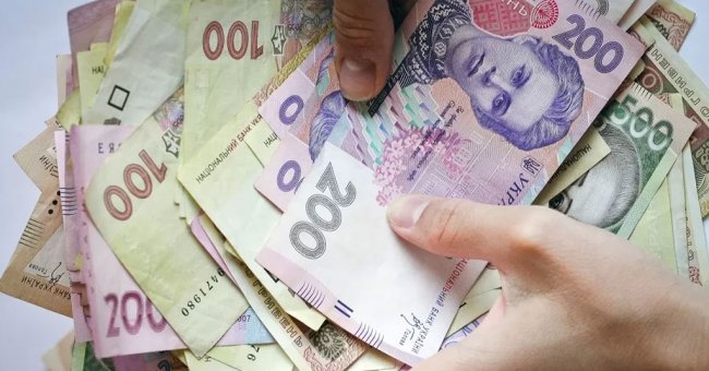 Украинцы забирают из банков гривневые сбережения - «Банки»