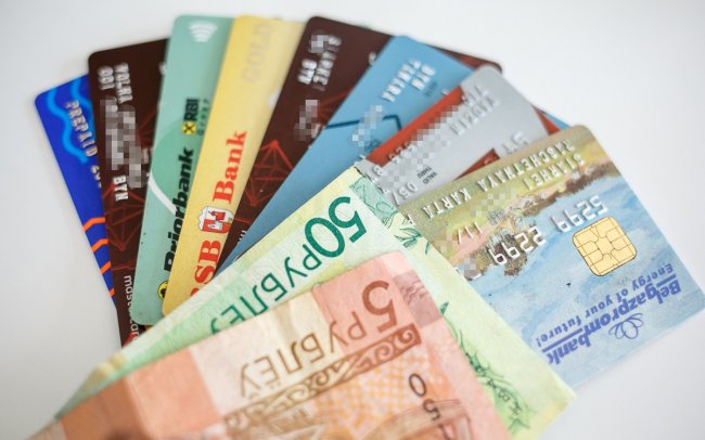 Беларусбанк ввел ограничения на снятие валюты по карточкам - «Банки»