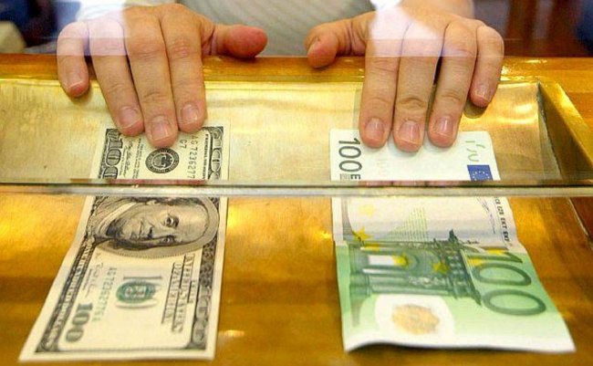 В Астрахани один из самых низких спросов на покупку валюты - «Экономика»