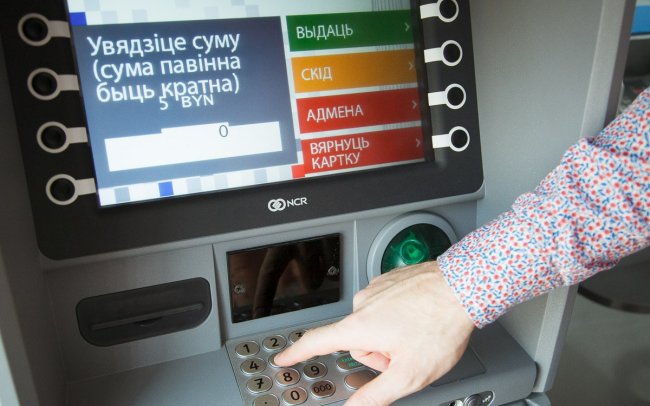 10 рублей за снятие долларов в кассе. Какие комиссии берут банки, если нужно снять валюту с карты - «Банки»