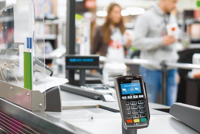 Услуга снятия наличных на кассе станет доступна в крупных супермаркетах: названа дата запуска - «Банки»